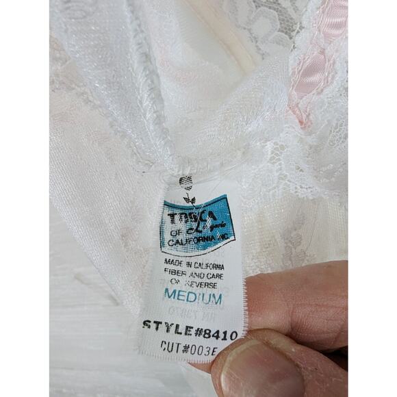 Elegant White Lace Chemise - Picture 4 of 11